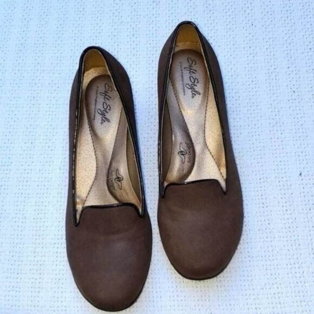 Hush‎ Puppies Soft Style Sz 7.5N Brown Leather 1" Wedge Slip-ons Loafers